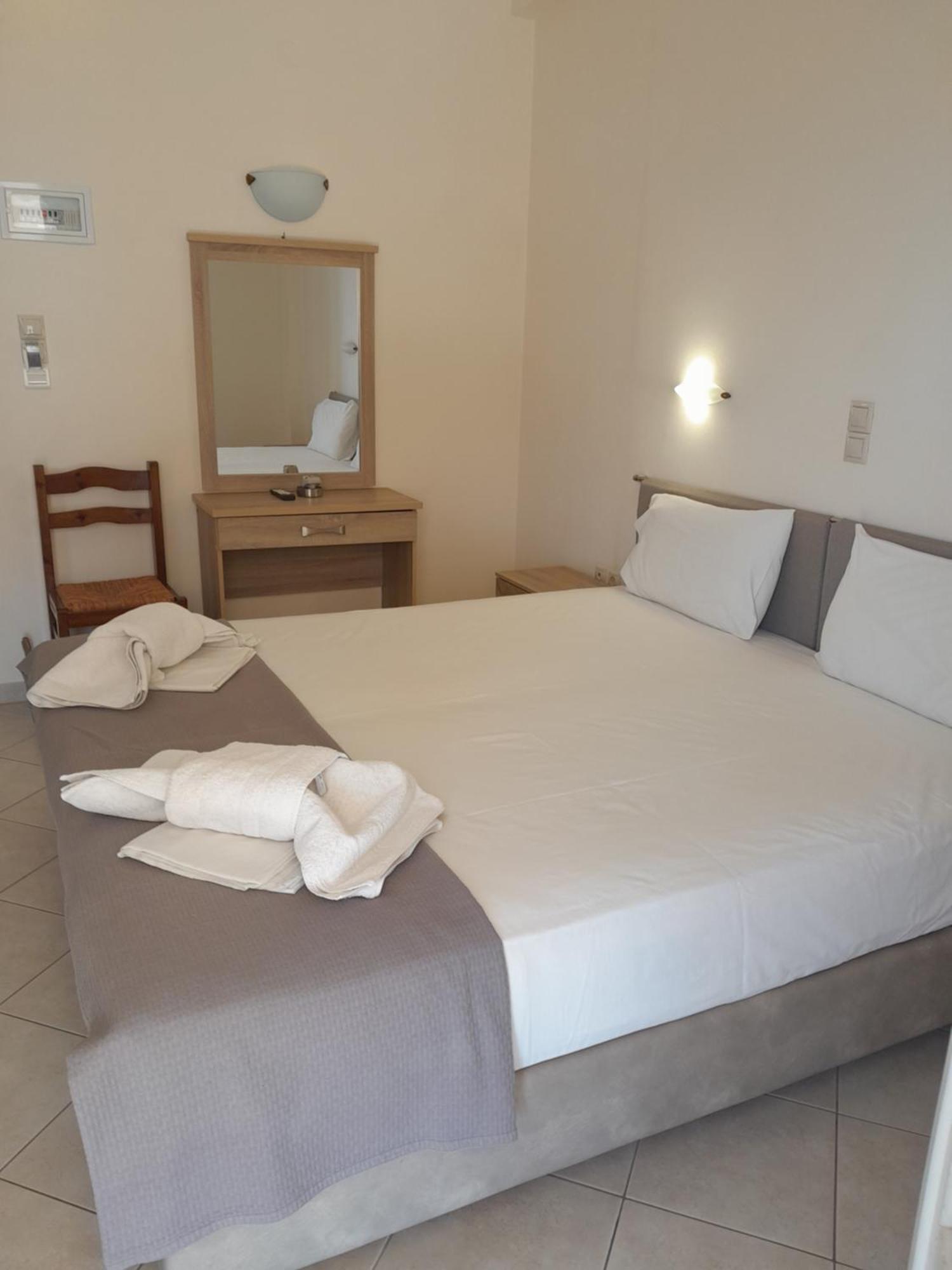 Barbara II Hotel Agia Marina  Exterior photo