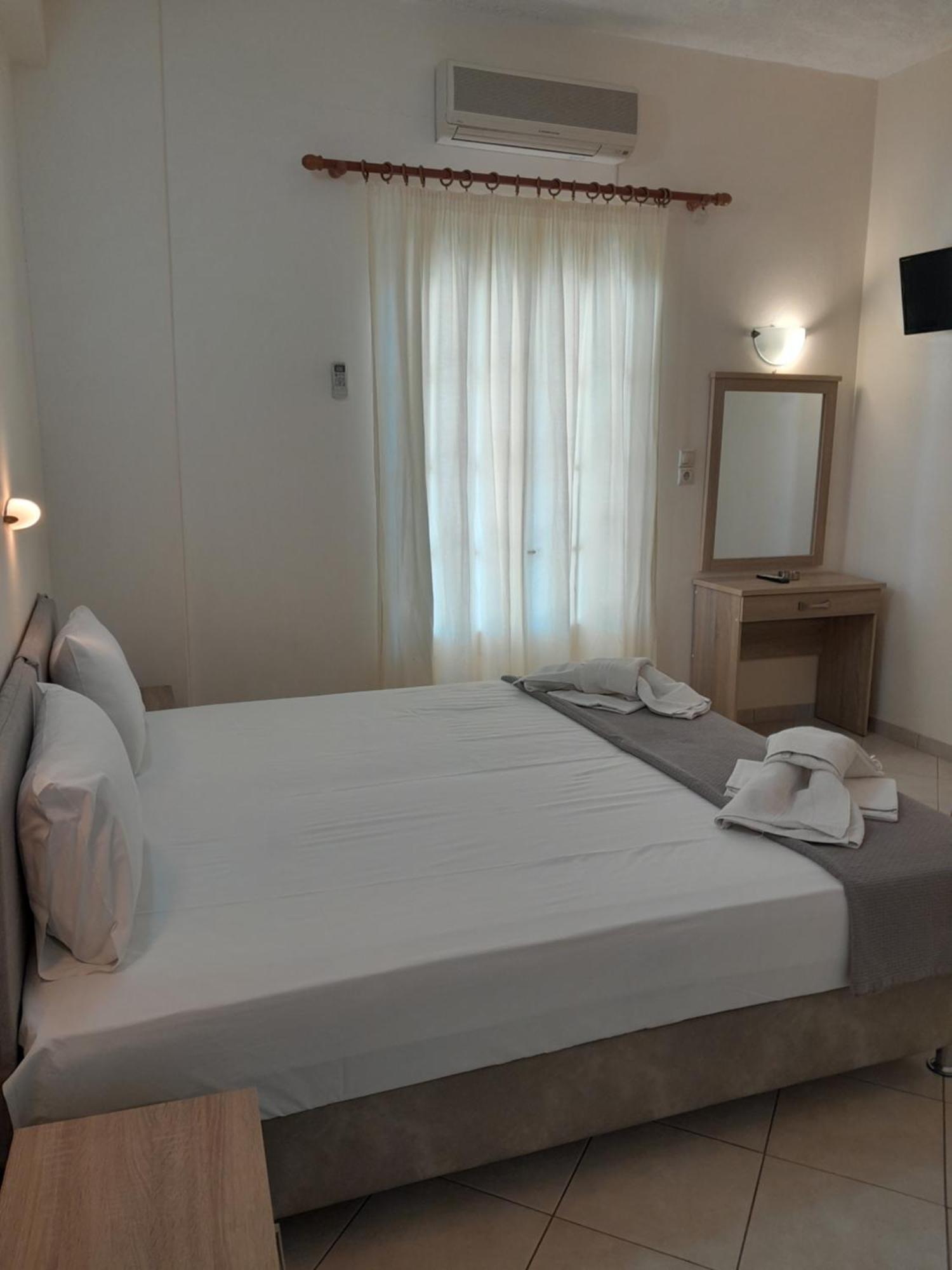 Barbara II Hotel Agia Marina  Exterior photo